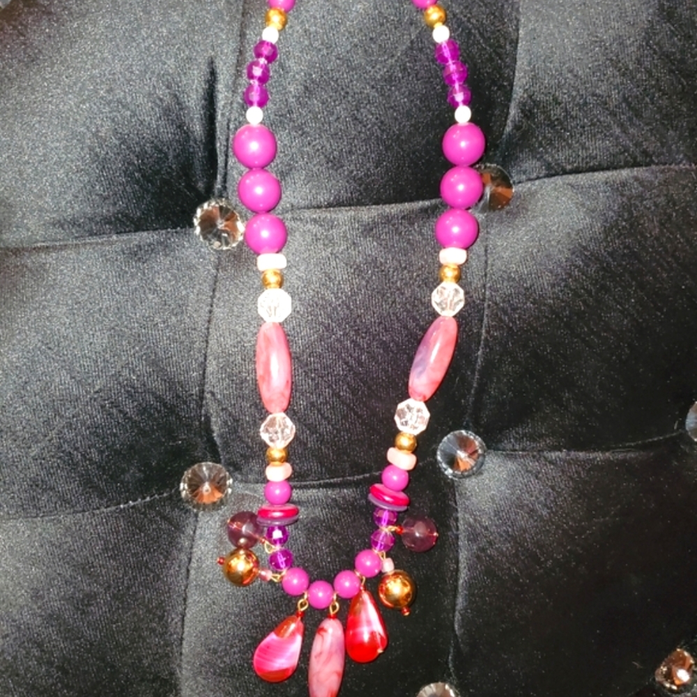 Mauve/Fuscia/Pink/Dk Purple Sparkly Necklace